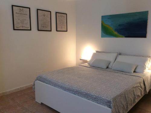 Un pat sau paturi într-o cameră la Villa Rosaria