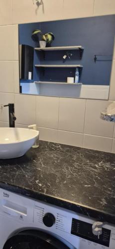 a washing machine in a bathroom with a sink at Mieszkanie Borneo in Borne Sulinowo