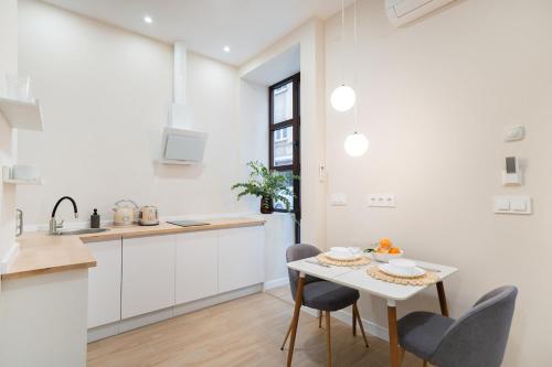 Apartments LEON PARE RICO