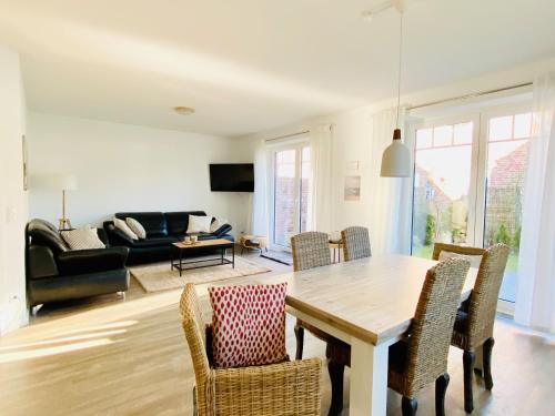 a living room with a table and chairs at Haus Lieblingsquartier in Tating
