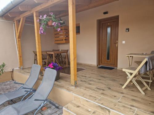 a living room with chairs and a table and a door at Polár in Makó