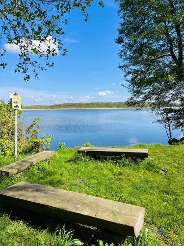 Gallery image of Idyllischer Bungalow am Wasser in Altfriesack