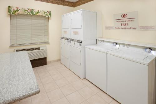 Kuchyň nebo kuchyňský kout v ubytování Candlewood Suites Tyler by IHG