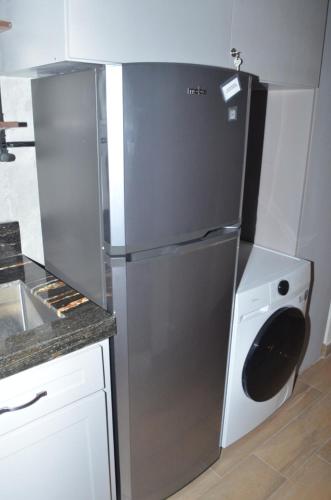 a stainless steel refrigerator in a kitchen next to a dishwasher at Departamento Zona Centro in Monterrey
