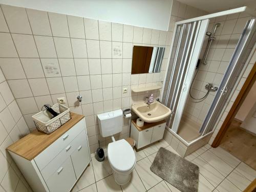 Ένα μπάνιο στο Ferienwohnung Walliser