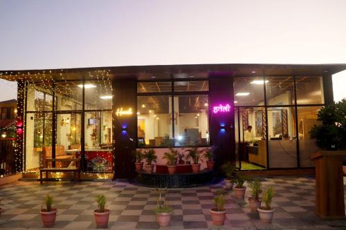 Φωτογραφία από το άλμπουμ του Haveli Dhaba and Resort σε Sānwer