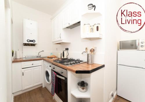 Kuchyň nebo kuchyňský kout v ubytování Cosy Apartment by Klass Living Bellshill