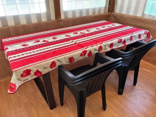 Photo de la galerie de l'établissement Mobil home 6 personnes, à Gémenos