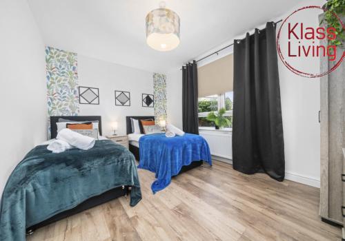 a bedroom with two beds and a window at Drumpellier Apartment by Klass Living Coatbridge in Coatbridge