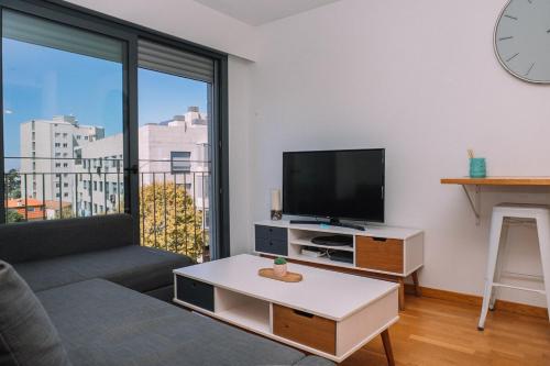 Piscina y garaje cerca del centro by CABANA Rentals