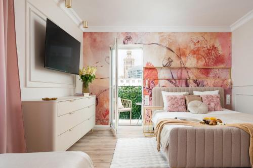 Prestige Central Suite with a living room, air conditiong, balcony & the view on Palace