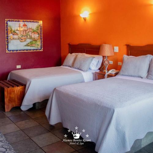 Postel nebo postele na pokoji v ubytování Álamos Bonito Resort