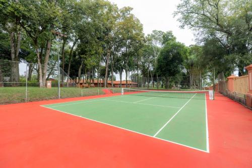 a tennis court with a tennis net on it at Sanma Hotel in Foz do Iguaçu