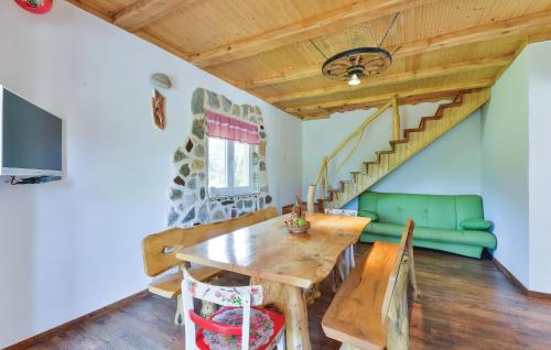 TV a/nebo společenská místnost v ubytování Stunning Home In Gospic