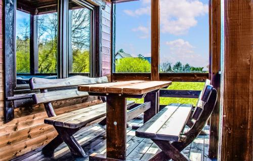 Μπαλκόνι ή βεράντα στο Stunning Home In Mielenko With Wifi