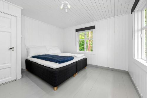 Katil atau katil-katil dalam bilik di Charming Summer House With Sea View On Tjøme