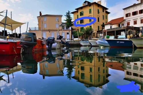 Apartment Mandrać with sea view and free parking