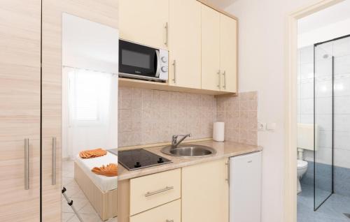 1 Bedroom Nice Apartment In Baska Voda