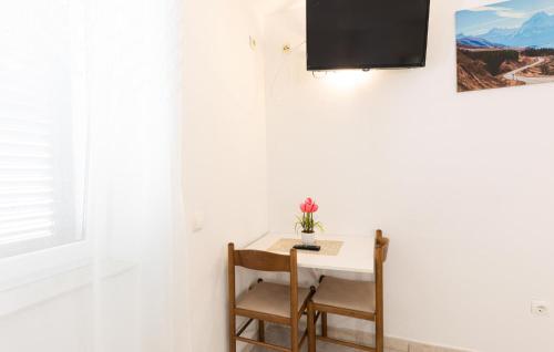 1 Bedroom Nice Apartment In Baska Voda