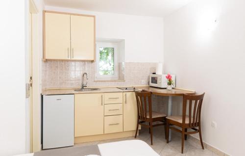 1 Bedroom Nice Apartment In Baska Voda