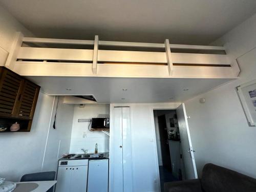 Η κουζίνα ή μικρή κουζίνα στο Blue, studio avec vue mer et matelas en mezzanine