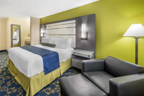 Ένα ή περισσότερα κρεβάτια σε δωμάτιο στο Best Western Antelope Inn & Suites