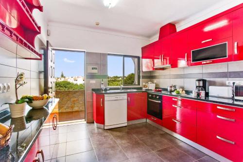 Villa Leoes by Villa Plus