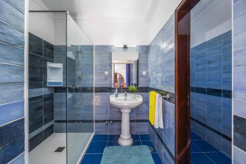 Villa Leoes by Villa Plus