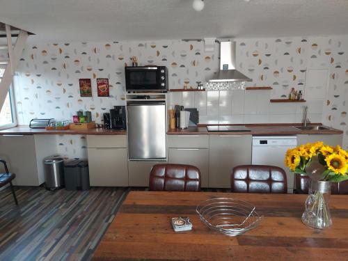 Cuisine ou kitchenette dans l'établissement Ferienwohnung 'Frühauf' im Südharz OT Uftrungen