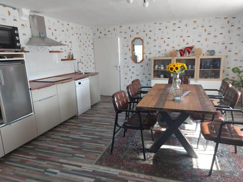 Cuisine ou kitchenette dans l'établissement Ferienwohnung 'Frühauf' im Südharz OT Uftrungen