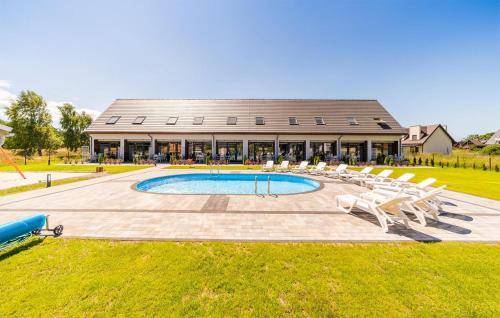 Πισίνα στο ή κοντά στο Pet Friendly Apartment In Nowecin