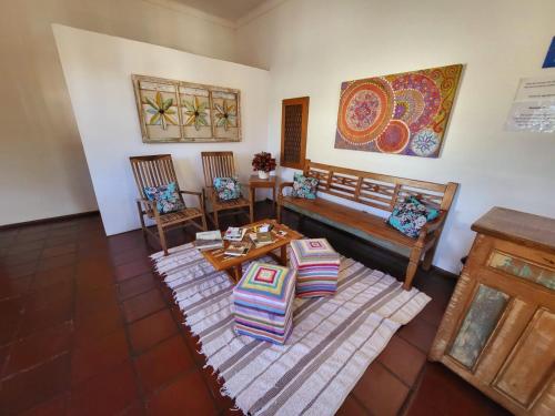 a living room with a table and two chairs at Pousada Do Ó in Tiradentes
