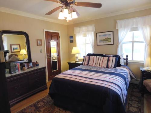 Ένα ή περισσότερα κρεβάτια σε δωμάτιο στο 304 S Broadway