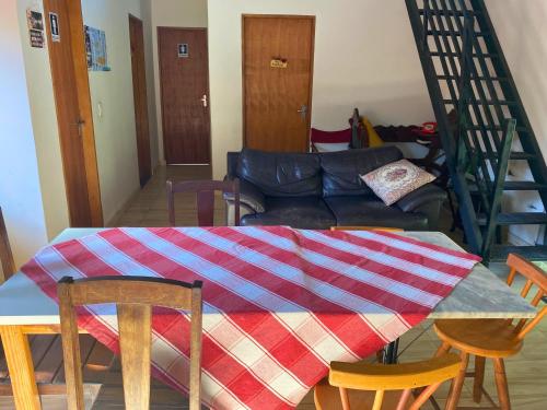 Ruang duduk di Casa Em Busca