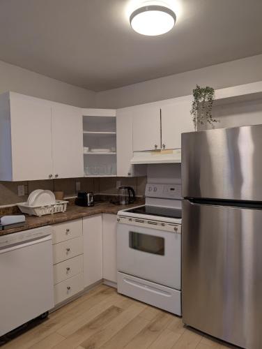 Dapur atau dapur kecil di Stay close to Montreal