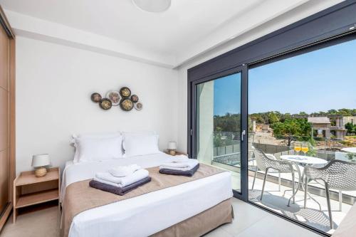 En eller flere senge i et værelse på Villa Apollon Lindian Palm by Villa Plus