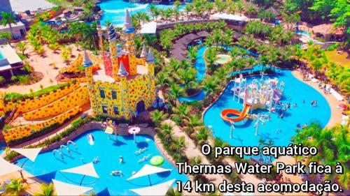 Piscina de la sau aproape de Edícula em São Pedro