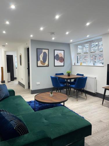 a living room with a couch and a table at The Lucia Apartments I - 2 Bedroom Town Centre Apartment - Contractor Friendly - Free Parking - Full Kitchen - Washer Dryer - Spacious - Ideal for Work Stays in Huntingdon