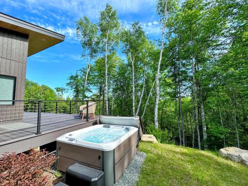 a hot tub sitting on the side of a deck at 1AB Retreat at Arrowhead in Bethlehem