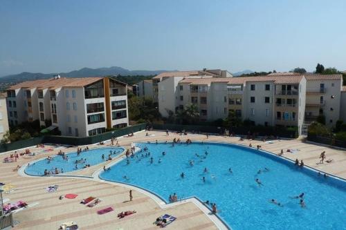 Photo de la galerie de l'établissement Le Lagon bleu, le Flore 16 avec jardin privatif tennis piscine, à Fréjus