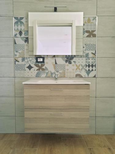 a bathroom with a sink and a window at B&B Maria in San Giovanni Teatino