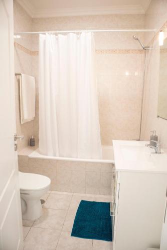 a bathroom with a toilet sink and a shower at Apartamentos Sereia da Oura in Albufeira
