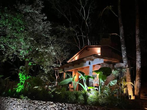Κήπος έξω από το Villa Plata
