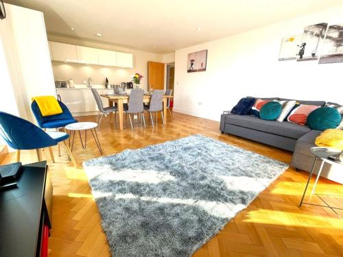 a living room with a couch and a rug at Beautiful Apartment In The Heart of Chelmsford in Chelmsford