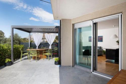 Apartment with big open terrace