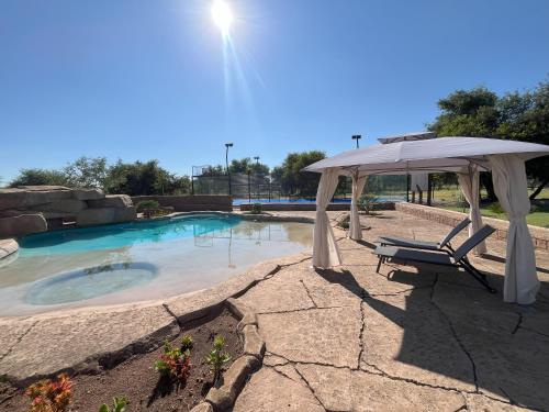 Bassein majutusasutuses Paradise & Private Padel Court in Dinokeng Game Reserve või selle lähedal