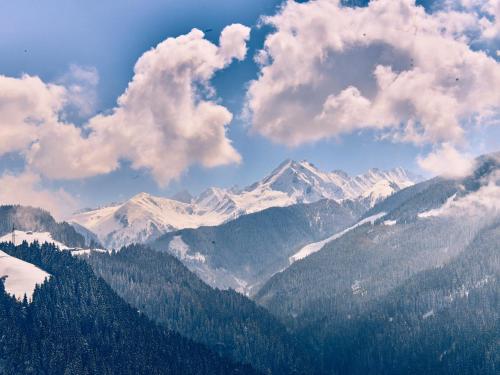 a view of a mountain range with snow covered mountains at Chalet Friedlach in Gerlosberg
