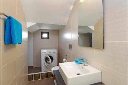 Ένα μπάνιο στο Villa Despina by Villa Plus