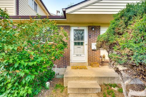 Κήπος έξω από το Near Family-Friendly Attractions Northglenn Home!