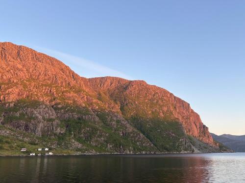 Fotografie z fotogalerie ubytování Stylish apartment by Hornelen v destinaci Leirgulen